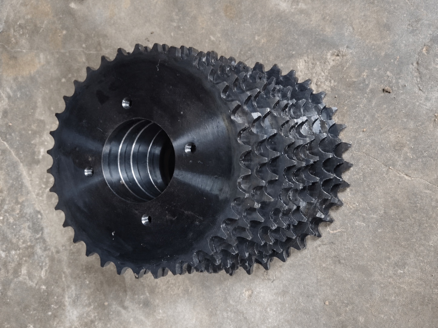 Multi-row sprocket assembly for carding machinery