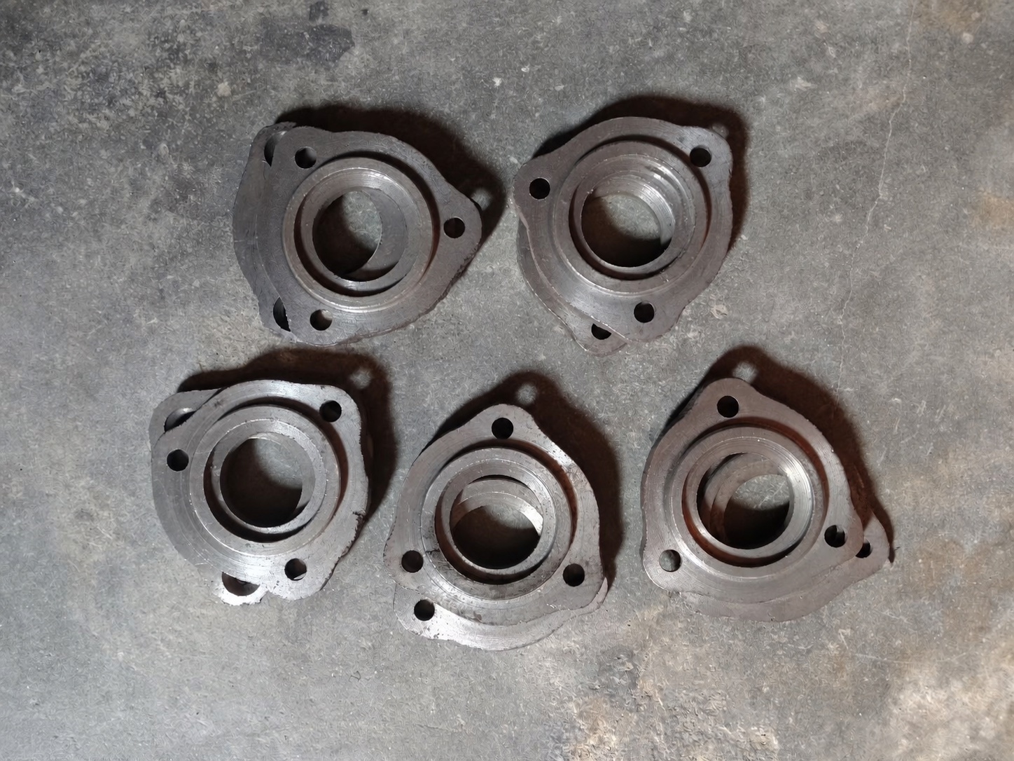 Machined flange and bearing housing components for carding machinery