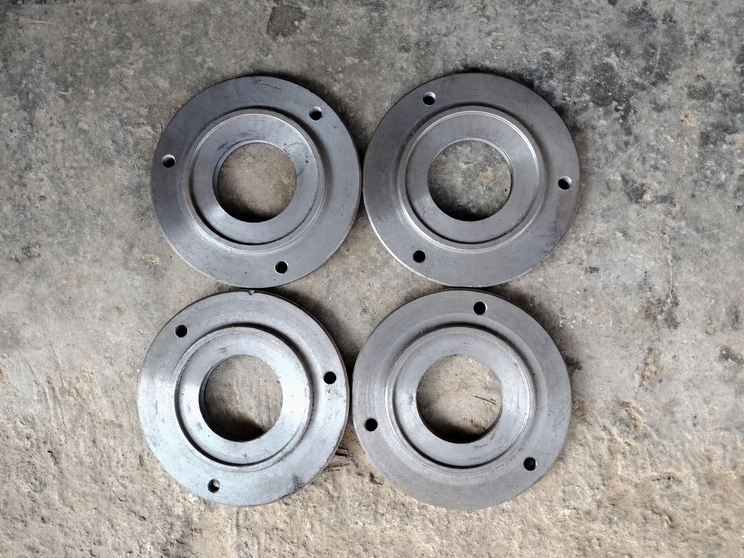 Round machined bearing flange components for carding machinery