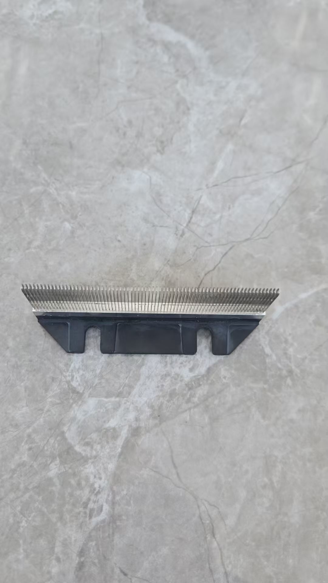 Long warp knitting needle bed assembly